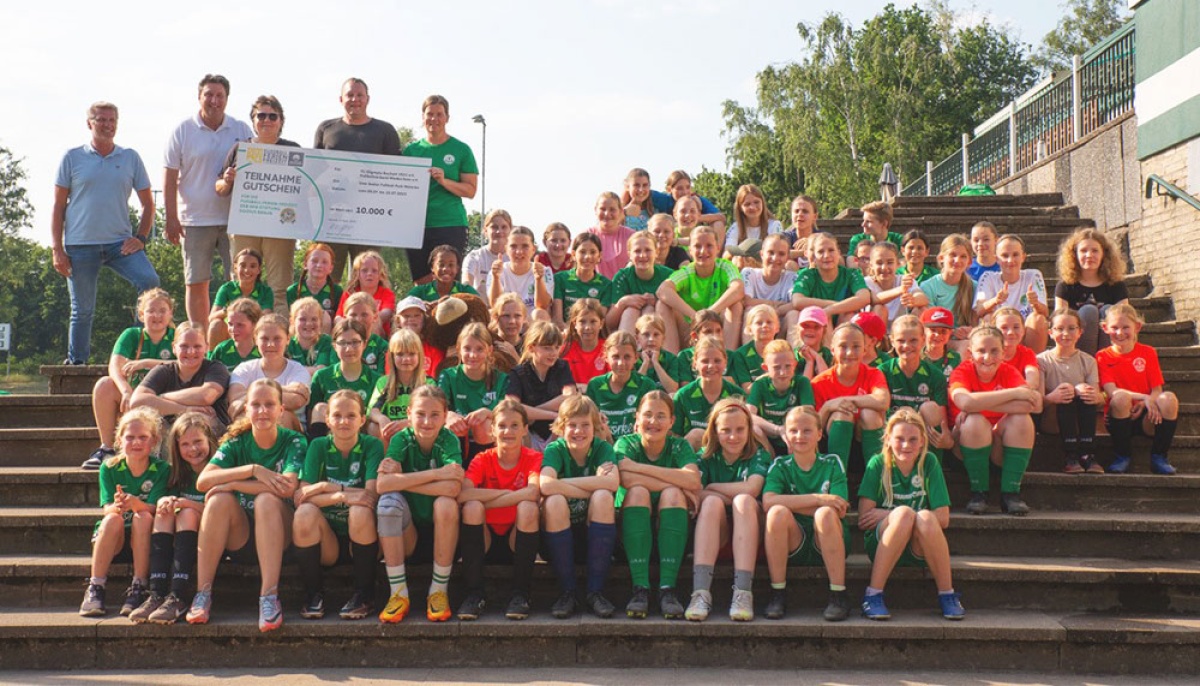 Mädchenteam des FC Olympia Bocholt darf zur Fußball-Ferien-Freizeit nach Schleswig-Holstein
