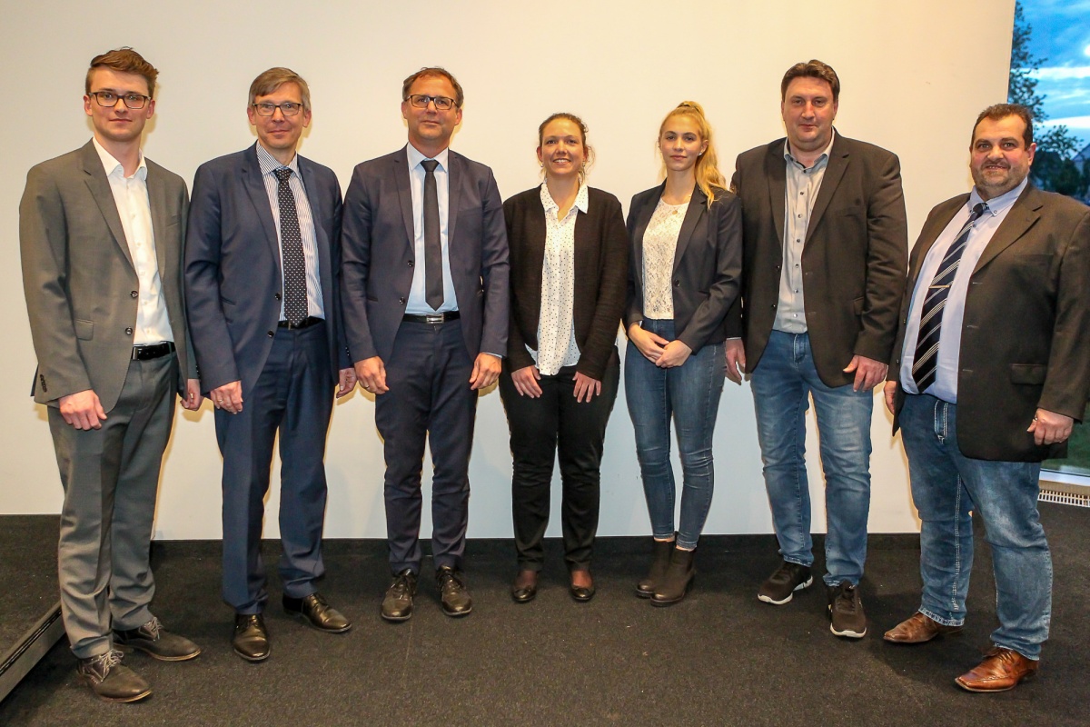 Der Jugendausschuss des FVN im Zeitraum 2019 bis 2022: (von links) Phil Priem, Michael Kurtz, Jörg Reineke, Laura Hayen, Kerstin Neumann, Roland Bürger und Dirk Bimbach. (Foto: Daniel Matic) Der Jugendausschuss des FVN im Zeitraum 2019 bis 2022: (von links) Phil Priem, Michael Kurtz, Jörg Reineke, Laura Hayen, Kerstin Neumann, Roland Bürger und Dirk Bimbach. (Foto: Daniel Matic)
