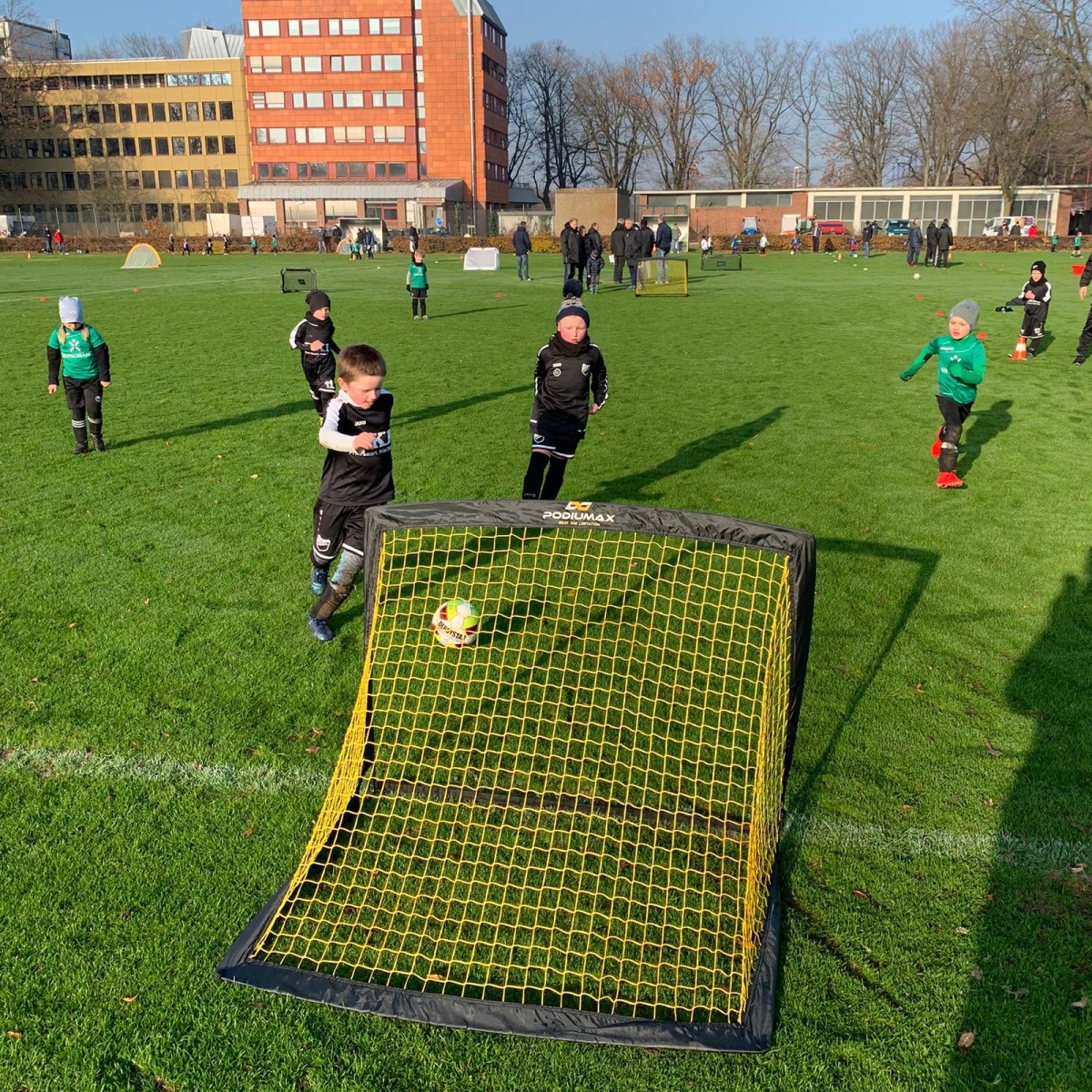 Viele Erfolgserlebnisse: Bambini-Kicker hatten bei Demo-Event großen Spaß
