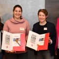 Eileen Eßer und Marie Weber erhalten Zertifikat für das 4. FLVW-Leadership-Programm