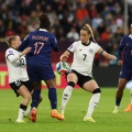 Deutsche Frauen-Nationalmannschaft bezwingt Frankreich beim Debüt in Düsseldorf 1:0