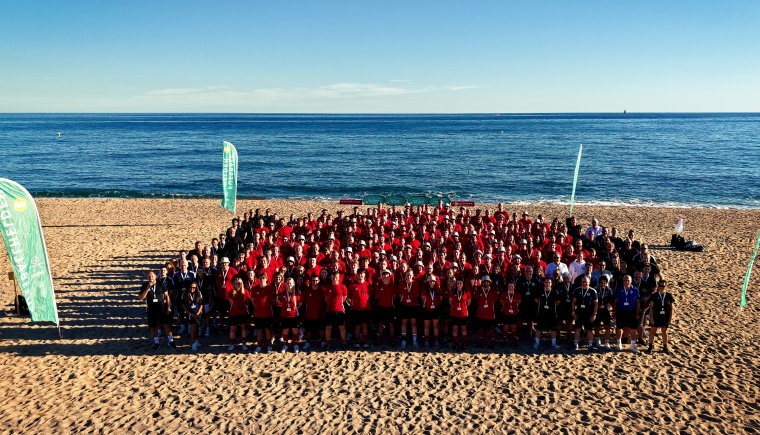 Fußball verbindet: 220 Ehrenamtliche starten FUSSBALLHELDEN-Bildungsreise in Spanien