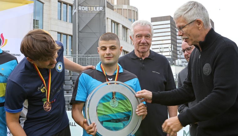 Sportfreunde Blau-Gelb Blista Marburg holen in Essen die Deutsche Meisterschaft im Blindenfußball