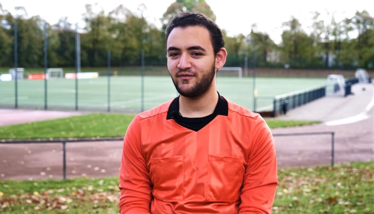 Video: Warum ein 20-Jähriger aus Essen so gerne Schiedsrichter ist