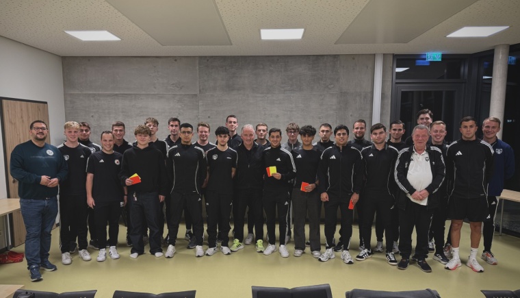 Praxis, Theorie und Teambuilding: Lehrgang der FVN-Schiedsrichter in Stuttgart