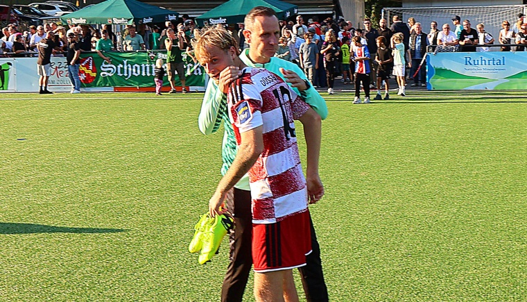 Spätes 3:2! Vater Dirk gewinnt Tönnies-Duell gegen Sohn Conor am 8. Spieltag der OL Niederrhein