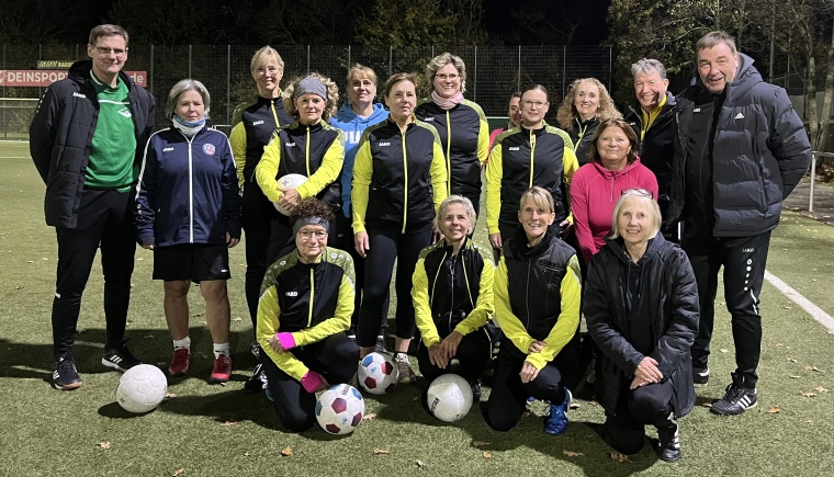 Premieren-Training der FVN-Frauenauswahl im Walking Football beim VfR Büttgen