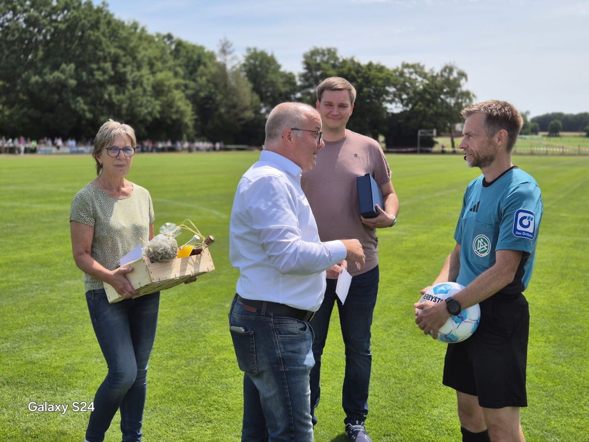 Verabschiedung von Marcel Pelgrim – letzter Einsatz im Testspiel des SV Biemenhorst Verabschiedung von Marcel Pelgrim – letzter Einsatz im Testspiel des SV Biemenhorst