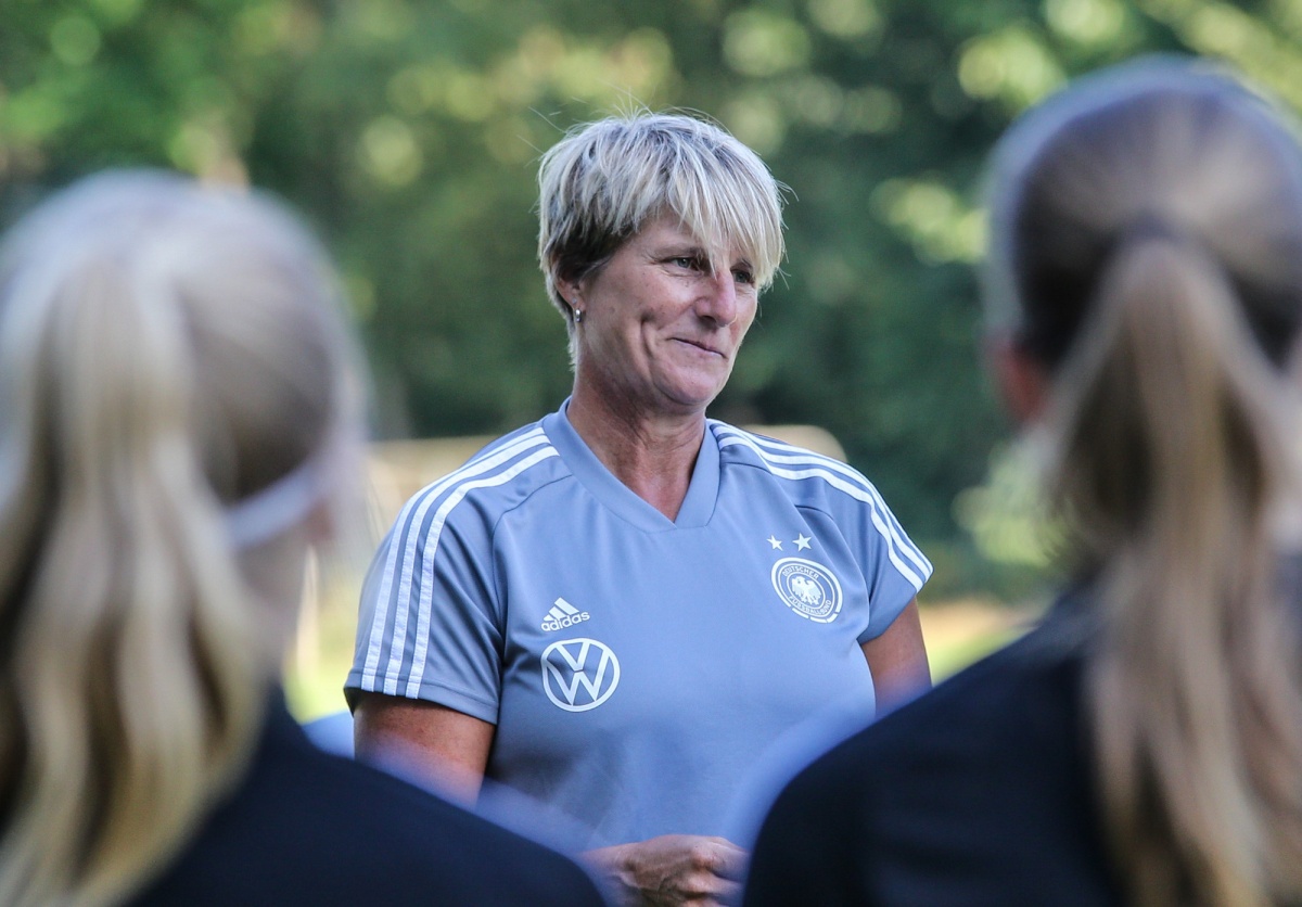 Silke Rottenberg mit DFB in der Sportschule Wedau: 