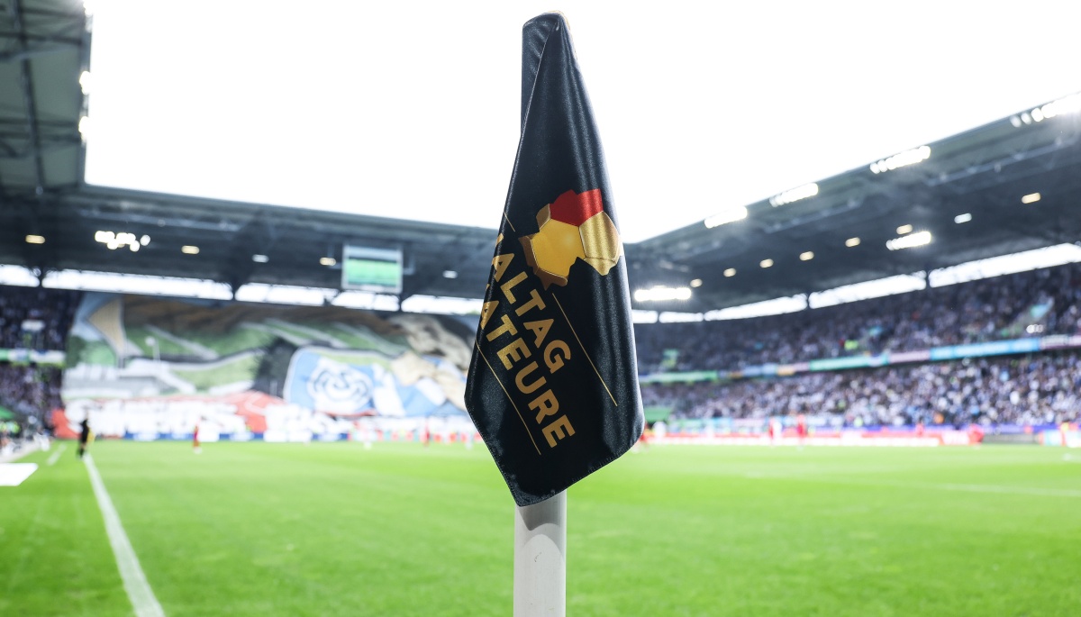 Niederrheinpokal-Finale zwischen dem MSV Duisburg und dem SC St. Tönis vor großer Kulisse Niederrheinpokal-Finale zwischen dem MSV Duisburg und dem SC St. Tönis vor großer Kulisse