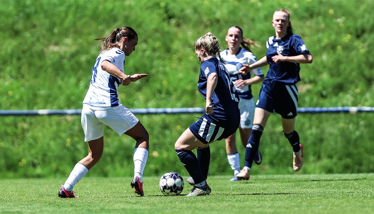 Lizenzfortbildungslehrgang (C- und B-Lizenz) für Trainerinnen und Trainer im Frauen- und Mädchenfußball Lizenzfortbildungslehrgang (C- und B-Lizenz) für Trainerinnen und Trainer im Frauen- und Mädchenfußball