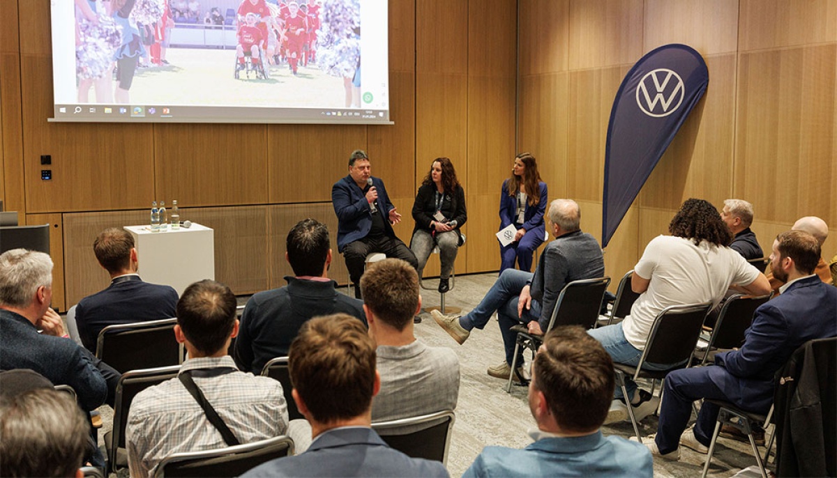 Volkswagen, DFB und FVN beim SPOBIS: So kann Inklusion im organisierten Fußball gelingen