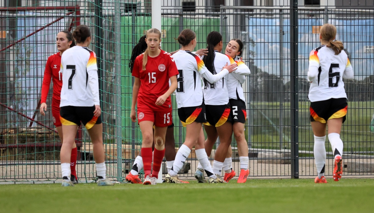 Drei Spiele, drei Siege, 13:1 Tore! Deutsche U 19-Frauen gewinnen Vier-Länder-Turnier in Duisburg