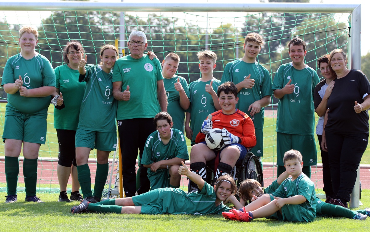 Mit Hymne & Handicap: Zwei Teams des SV Beeckerwerth in FVN-Inklusionsliga am Ball