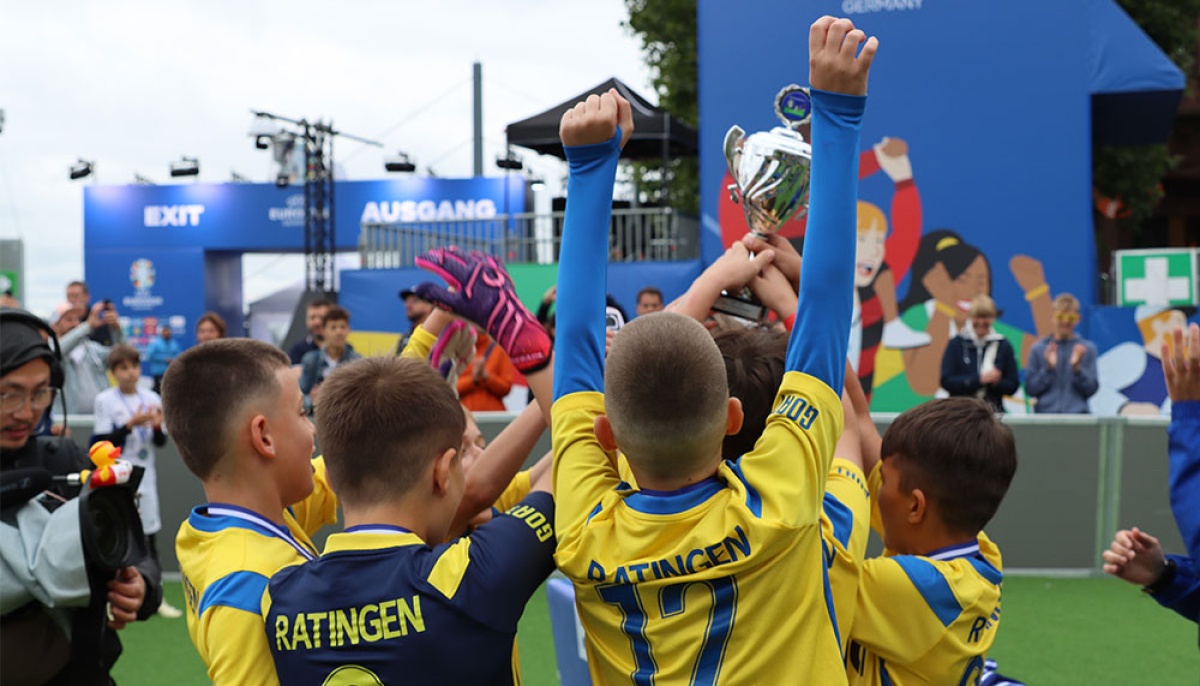 D-Junioren-Turnier auf dem Düsseldorfer Burgplatz: FVN-Programm in der EURO-Fan Zone endet mit Ratinger Erfolg