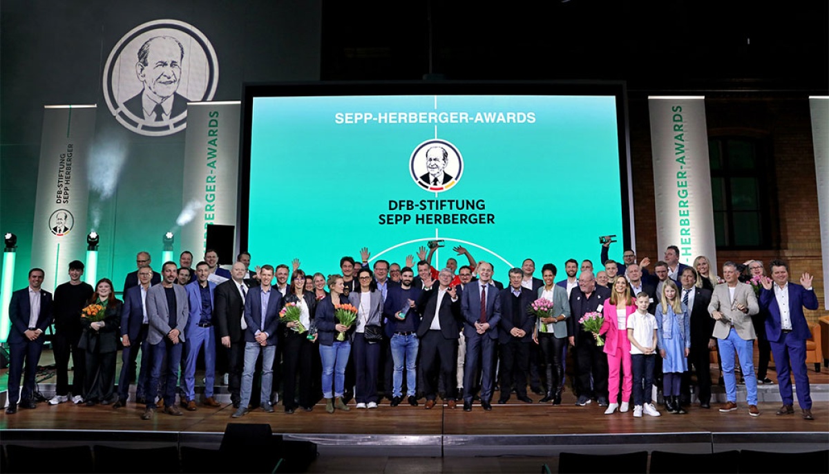 Jetzt bewerben - Ausschreibung für Sepp-Herberger-Awards 2024 läuft