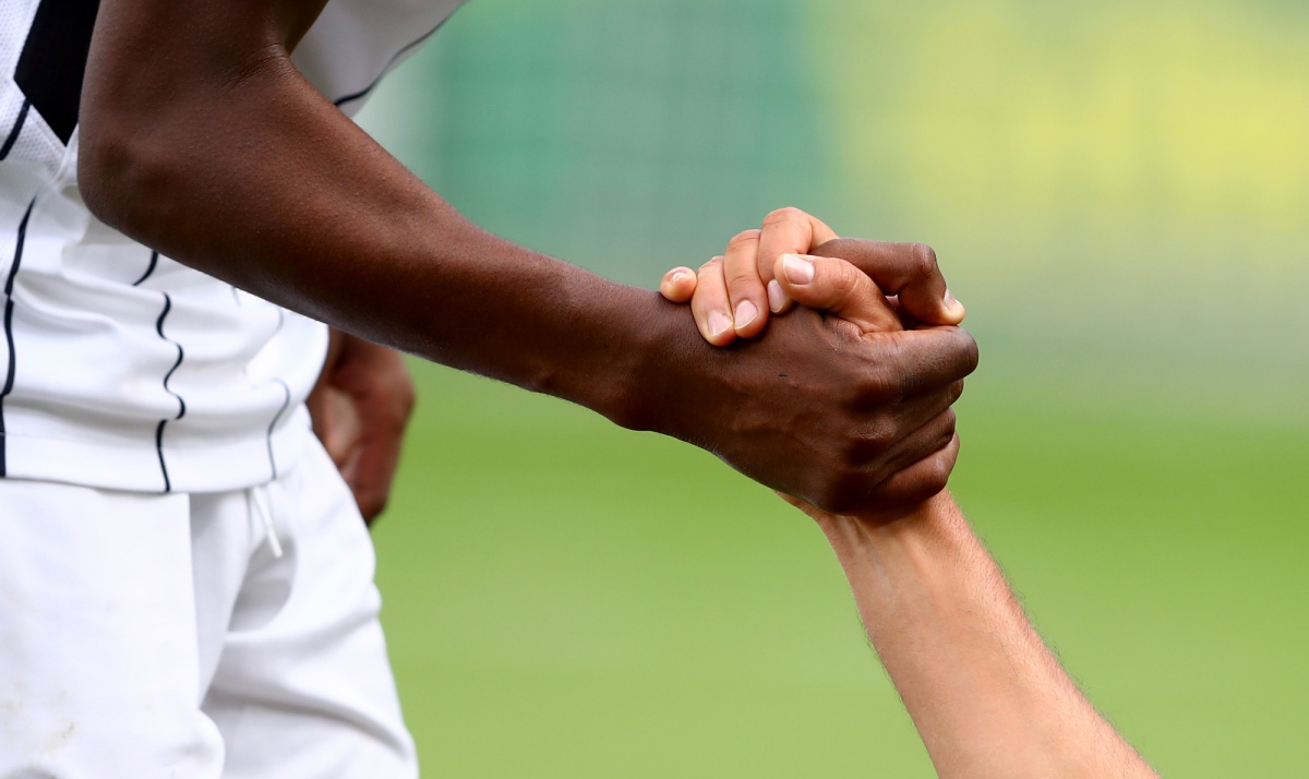 Aktiv werden gegen Rassismus und Antisemitismus: Tipps bei Diskriminierung auf Fußballplätzen