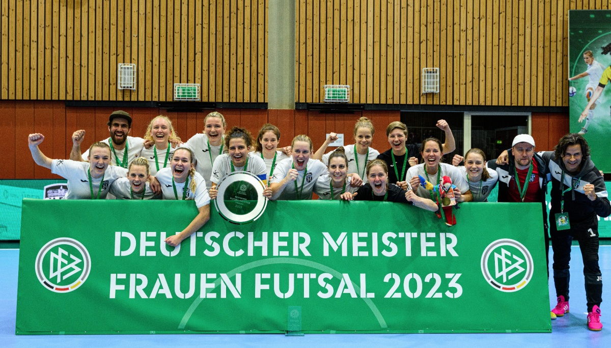 UFC Münster gewinnt in der Sportschule Wedau die erste Deutsche Futsal-Meisterschaft der Frauen
