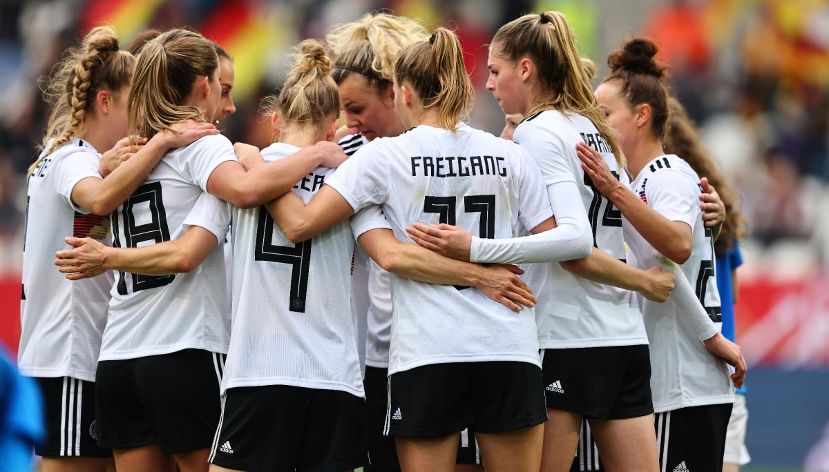 Deutsche Frauen-Nationalmannschaft begeistert in Essen mit 7:0-Kantersieg