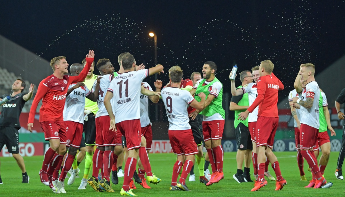 1:0 gegen Bielefeld! Niederrheinpokalsieger RWE fiebert jetzt dem 18. Oktober entgegen