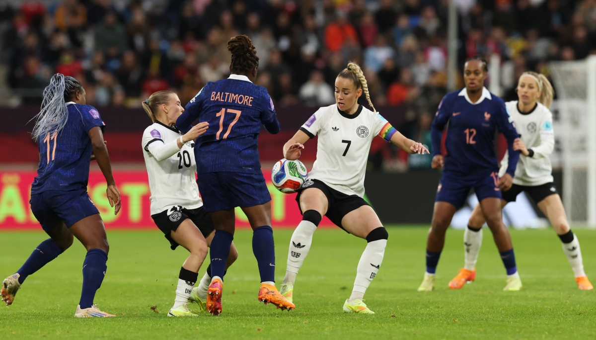 Deutsche Frauen-Nationalmannschaft bezwingt Frankreich beim Debüt in Düsseldorf 1:0 Deutsche Frauen-Nationalmannschaft bezwingt Frankreich beim Debüt in Düsseldorf 1:0