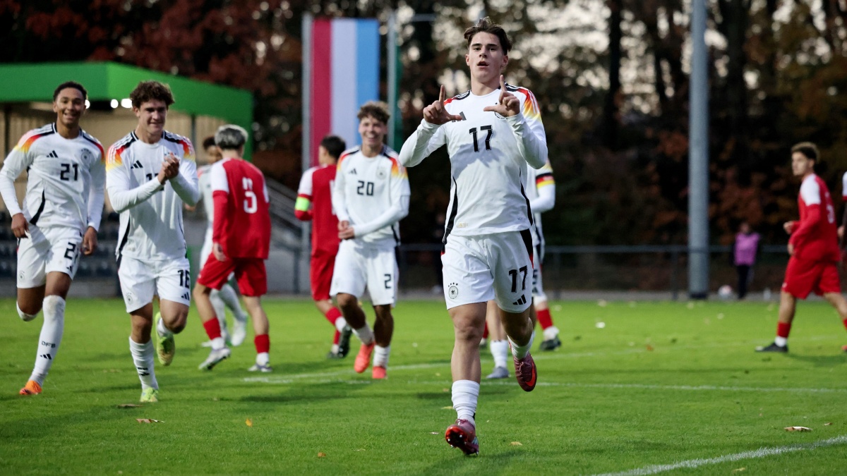 Deutsche U 18-Nationalmannschaft startet in der Sportschule Wedau erfolgreich ins Länderspieljahr Deutsche U 18-Nationalmannschaft startet in der Sportschule Wedau erfolgreich ins Länderspieljahr