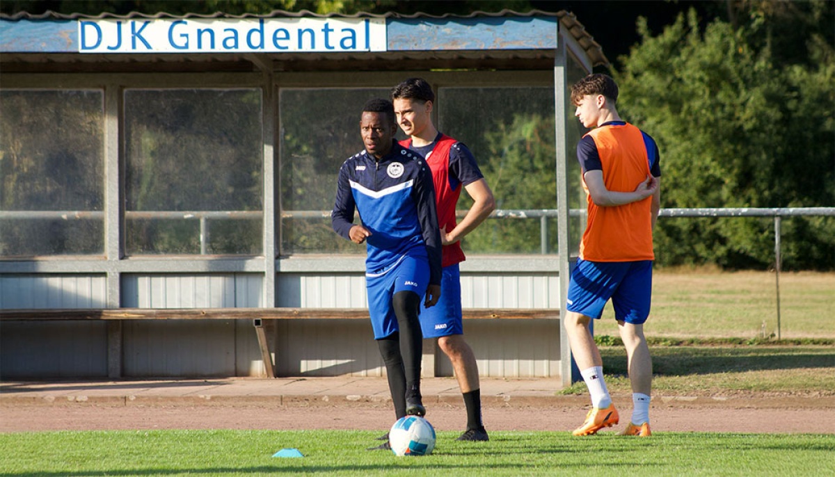 Ex-Profi bei Landesliga-Aufsteiger: Ibrahima Traoré von der DJK Neuss-Gnadental im Interview