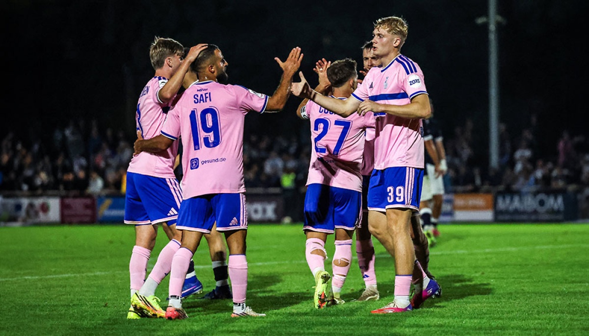 Dreimal Spiel gedreht: Knappe Siege für Favoriten aus Duisburg, Bocholt und St. Tönis im Achtelfinale Dreimal Spiel gedreht: Knappe Siege für Favoriten aus Duisburg, Bocholt und St. Tönis im Achtelfinale