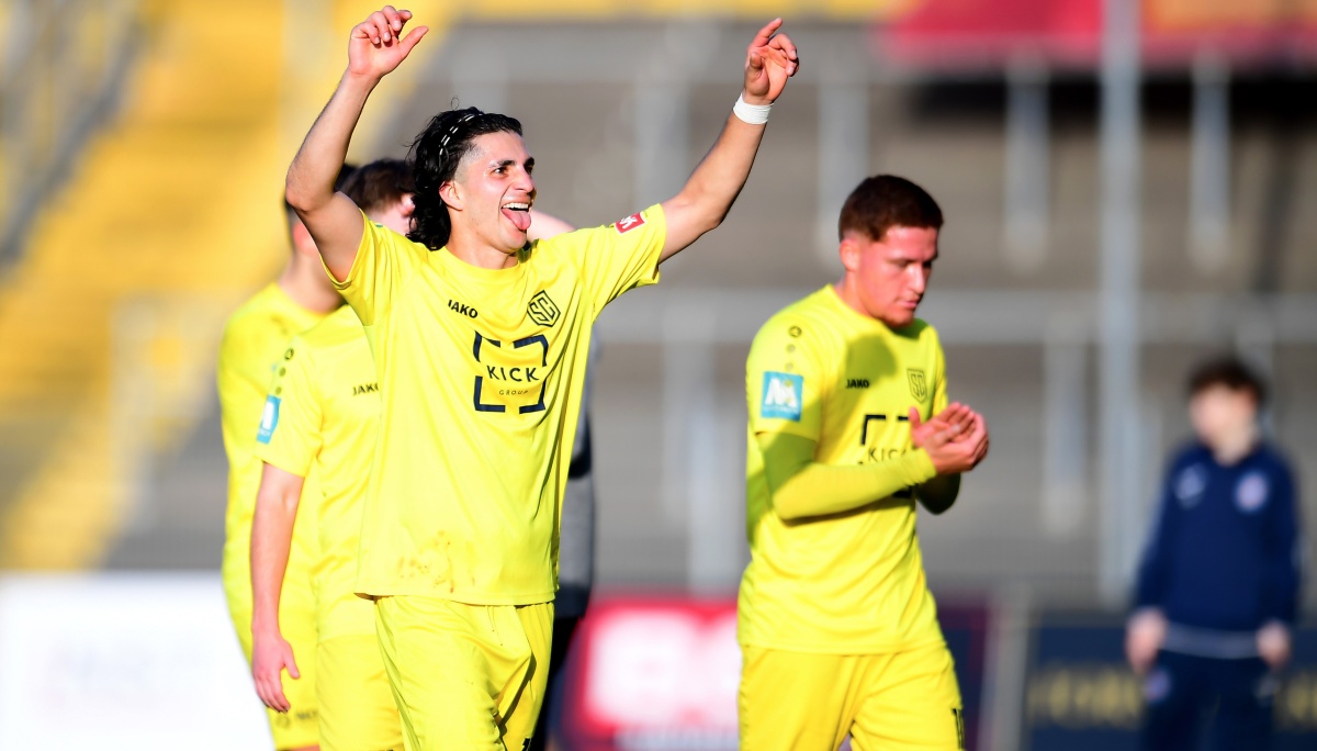 St. Tönis-Angreifer Julian Suaterna schnürt Viererpack bei 5:0 gegen Holzheimer SG