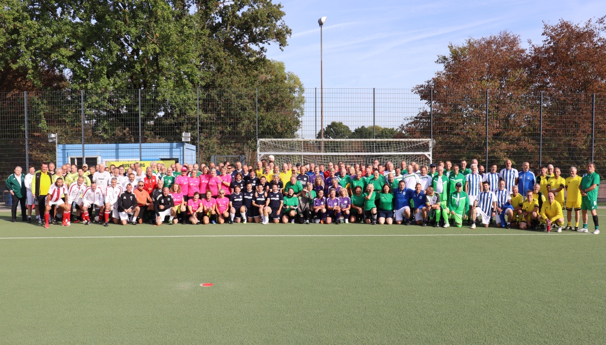 Gäste der SG Weinsheim bauen beim 5. Neusser Walking Football Cup ihre beachtliche Serie aus