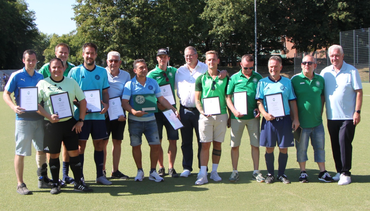 Peter Frymuth beim 100. Geburtstag des Polizeisportvereins Mönchengladbach zu Gast Peter Frymuth beim 100. Geburtstag des Polizeisportvereins Mönchengladbach zu Gast