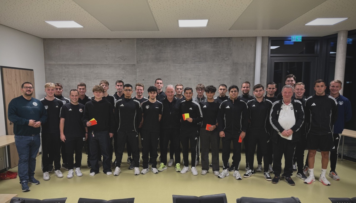 Praxis, Theorie und Teambuilding: Lehrgang der FVN-Schiedsrichter in Stuttgart