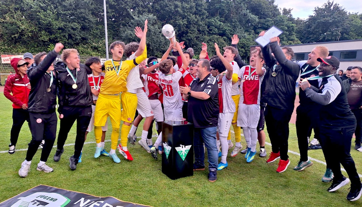 Doppelpack in der Schlussphase: C-Junioren von Rot-Weiss Essen gewinnen den Niederrheinpokal Doppelpack in der Schlussphase: C-Junioren von Rot-Weiss Essen gewinnen den Niederrheinpokal
