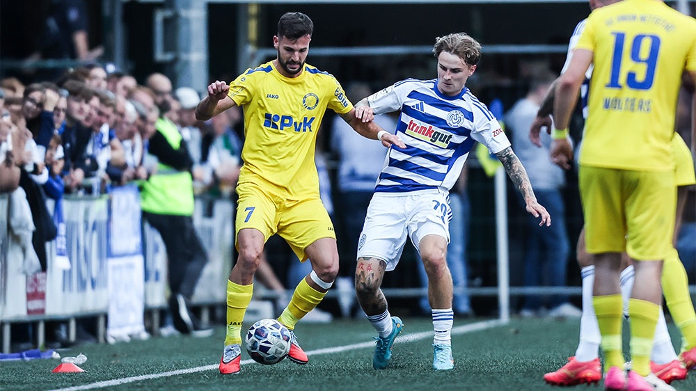 Der MSV Duisburg hatte mit den in gelb gekleideten Spielern von Union Nettetal kein leichtes Spiel.