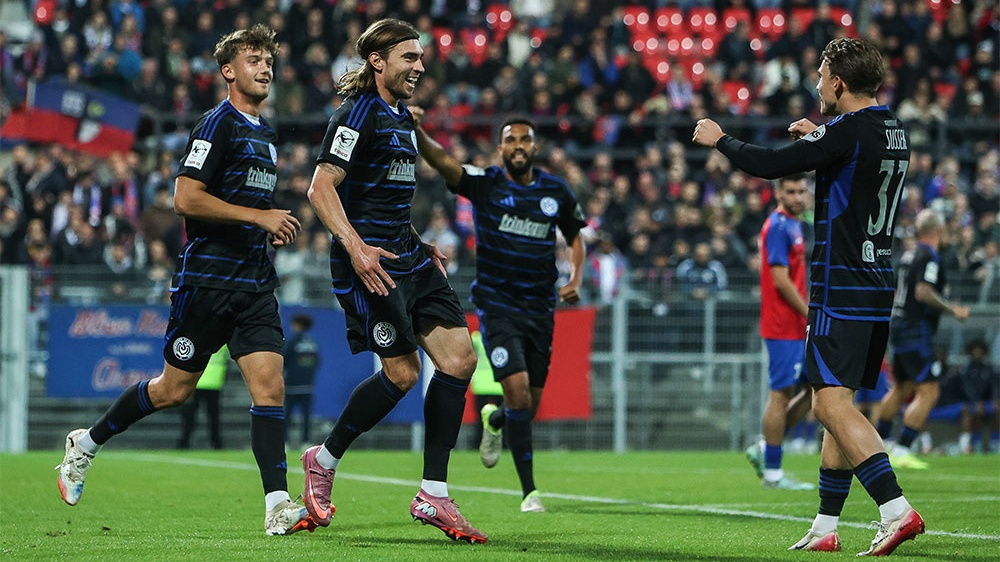 Duisburgs Joshua Bitter (2.v.l.) brachte die "Zebras" durch seinen Treffer zum 1:0 gegen den KFC Uerdingen auf die Siegerstraße.