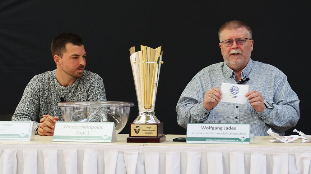Ex-MSV-Kapitän Kevin Wolze (links) loste seinem früheren Verein den Oberligisten Ratingen 04/19 zu.