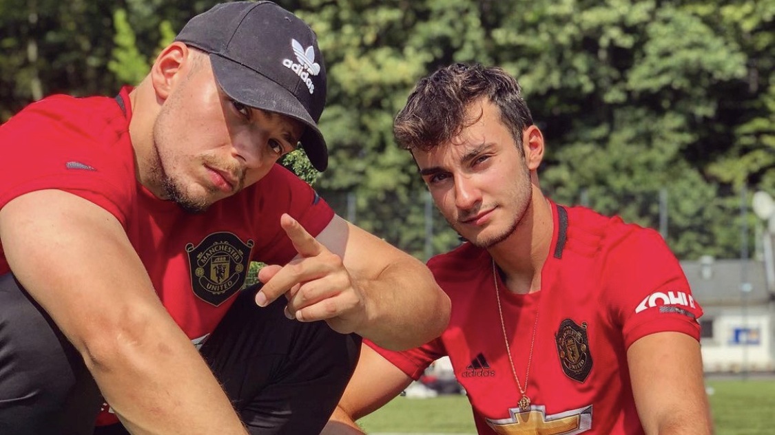 "Lars Holzi" (links) und "SpideyLucas" spielen Fußball am Niederrhein - und haben sich mit ihrem YouTube-Channel eine riesige Community aufgebaut.