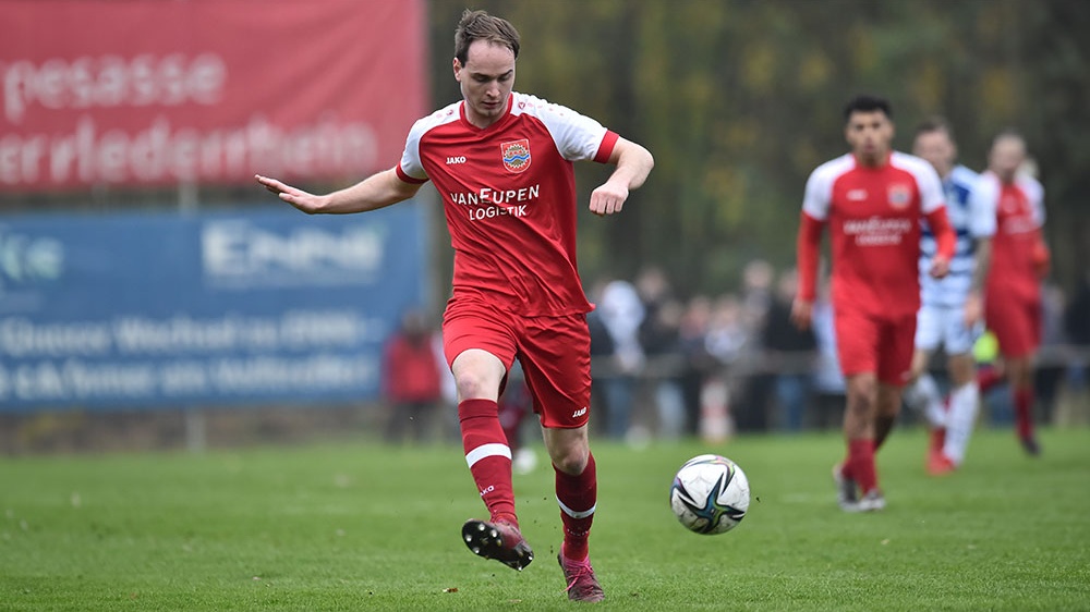 SVS-Kapitän Robin Schoofs stand auch beim letzten Pokalduell mit einem Drittligisten auf dem Platz. In der Saison 2021/2022 unterlag Sonsbeck dem MSV Duisburg in der dritten Pokalrunde 0:3.
