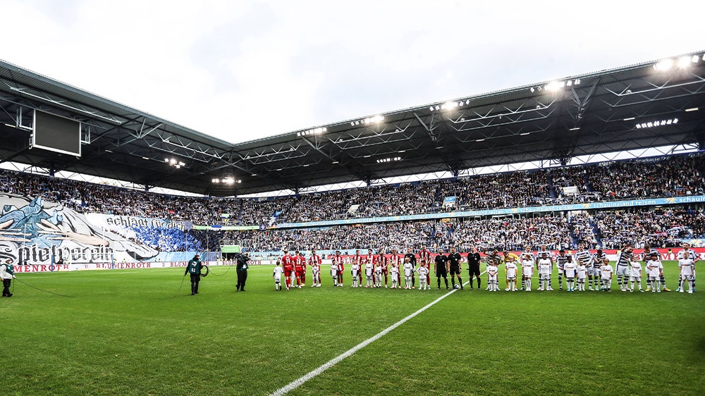 In der Duisburger schauinsland-reisen-arena standen sich der MSV Duisburg und Rot-Weiss Essen zuletzt in der Drittliga-Saison 2023/2024 gegenüber. Damals gewann RWE 2:1.