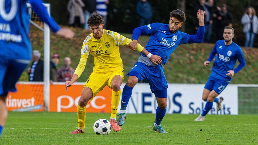 Vahidin Turudija (links) vom VfB Homberg war mit zwei Toren Matchwinner beim 2:0 gegen die SSVg Velbert.