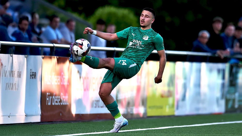 Schonnebecks Artur Golubytskij erzielte beim Sieg über den 1. FC Monheim den 100. Saisontreffer der "Schwalben".
