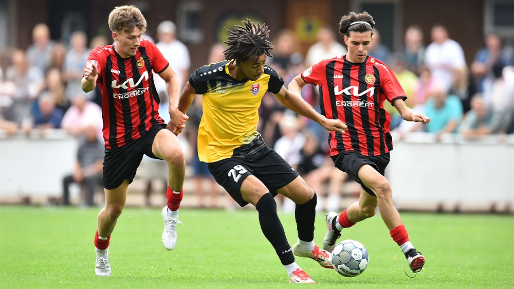 Uerdingens Noah Elija Tomson - hier im Testspiel gegen Westfalen-Oberligist Spvgg. Erkenschwick im Juli (1:1) - zeichnete beim 6:1 gegen den SV Biemenhorst für einen von zwei lupenreinen Hattricks des dritten Oberliga-Spieltags verantwortlich.