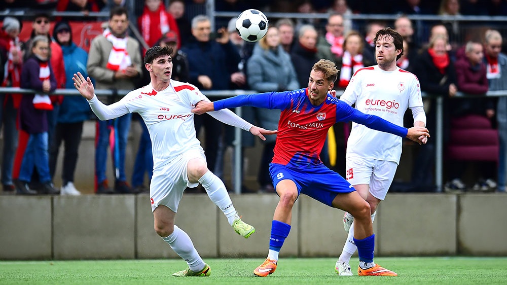 Uerdingens Etienne-Noel Reck (Mitte), Sohn von Ex-Nationaltorhüter Oliver Reck, markierte gegen den SV Biemenhorst das zwischenzeitliche 2:0.