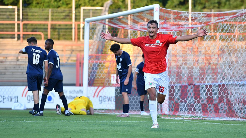 Oberhausens Kerem Yalcin bejubelt seinen Treffer zum 2:0.