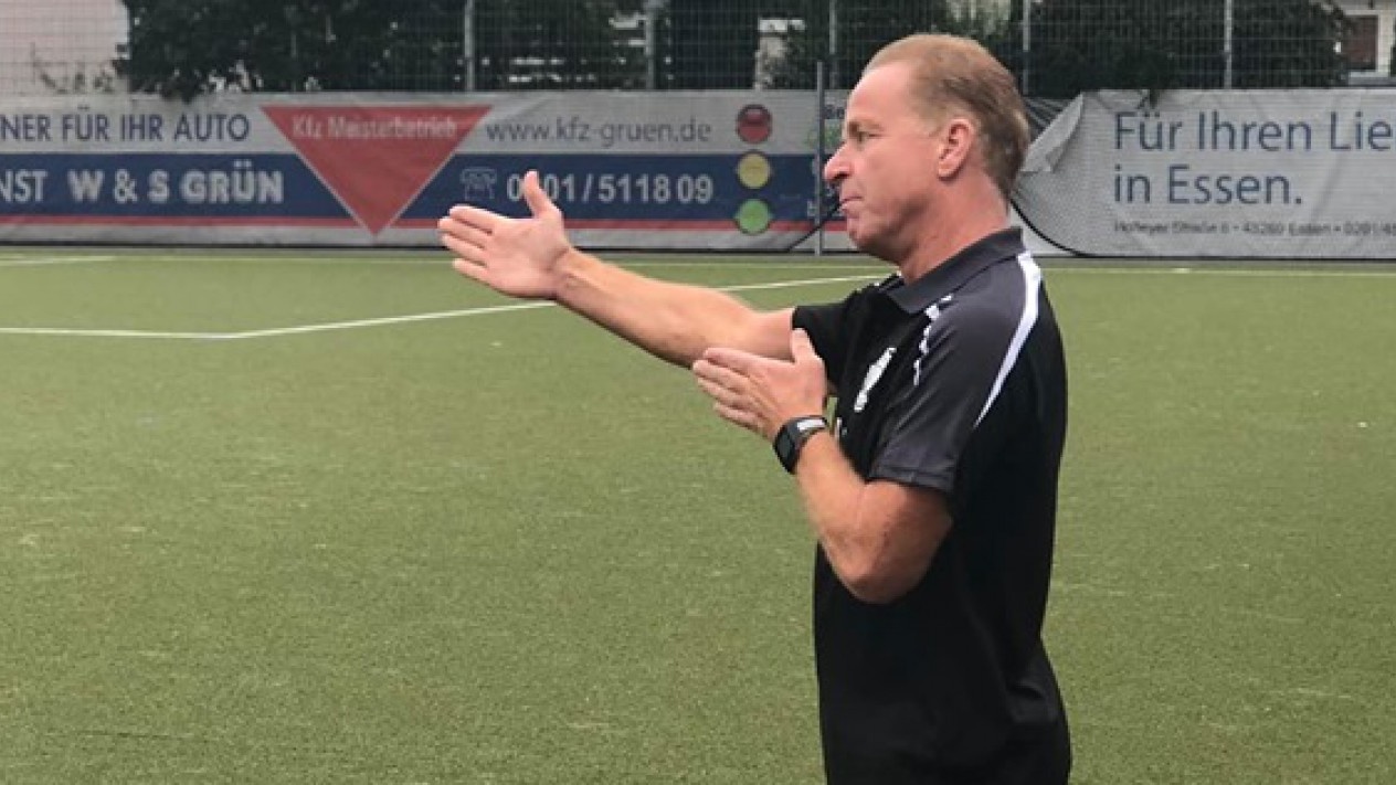 Neun Punkte aus drei Spielen: ETB-Trainer Ralf vom Dorp kann bisher zufrieden sein.