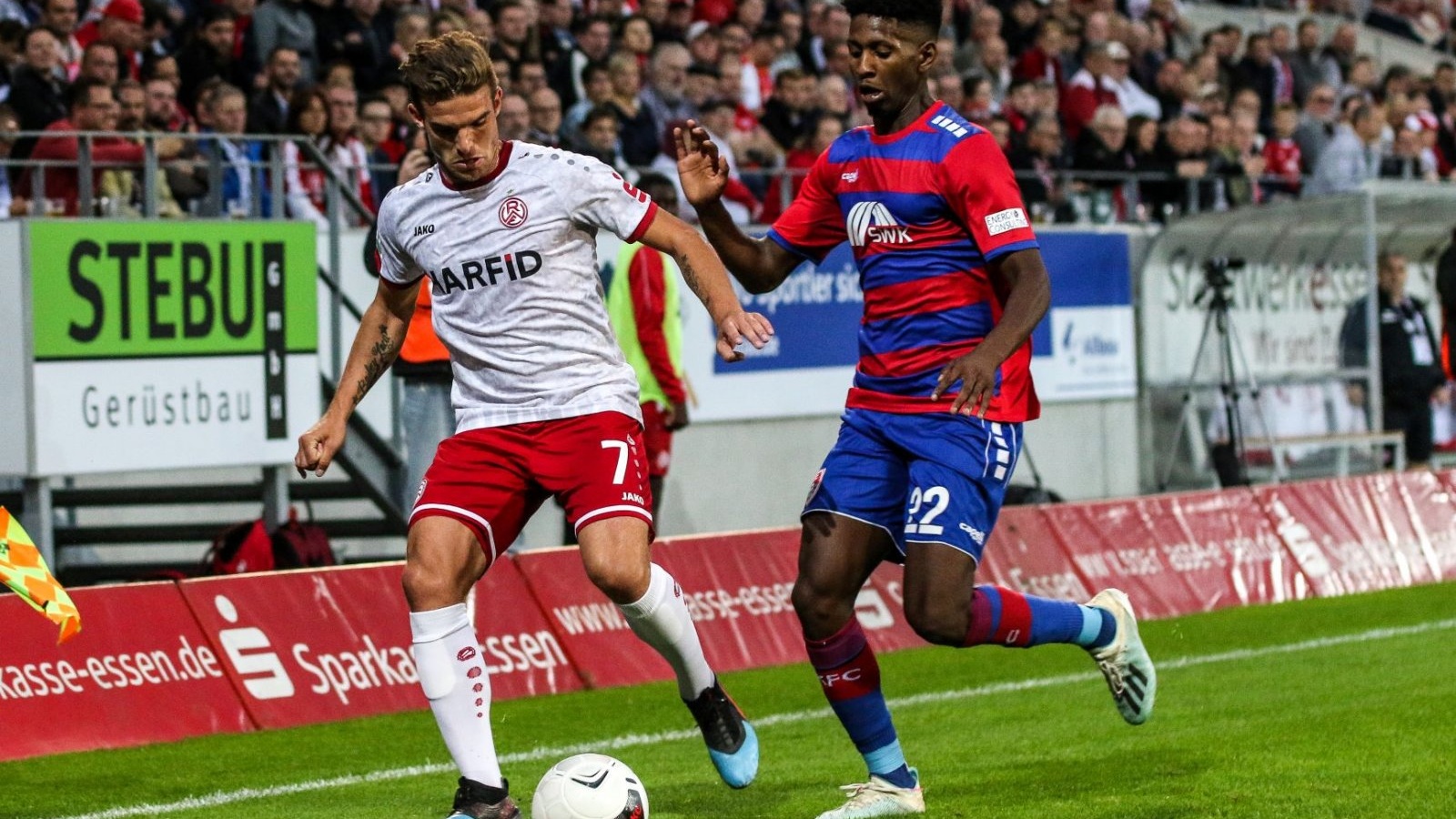 Mehr als 10.000 Zuschauer im Stadion Essen sahen das 2:1 von RW Essen gegen den KFC Uerdingen.