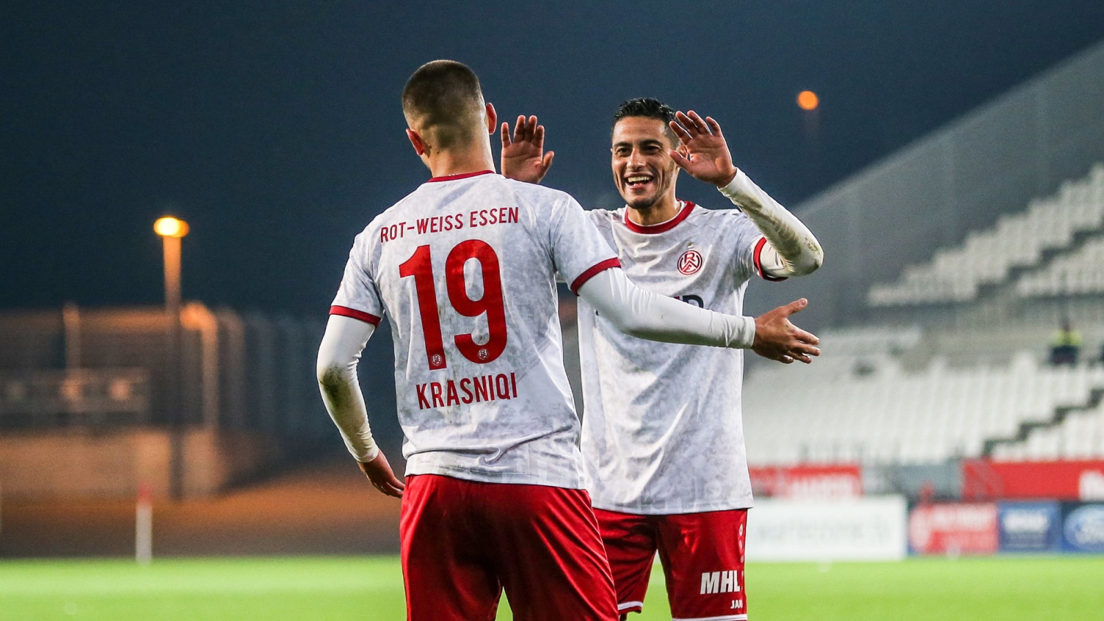 Hamdi Dahmani (rechts/hier beim 9:0 im Viertelfinale über die Spvg. Schonnebeck) traf beim 9:1 von RW Essen gegen den SV Burgaltendorf im RevierSport-Niederrheinpokal dreifach.