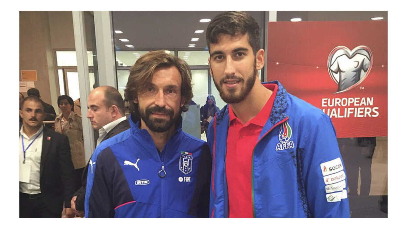Tugrul Erat (rechts) mit Italien-Star Andrea Pirlo.