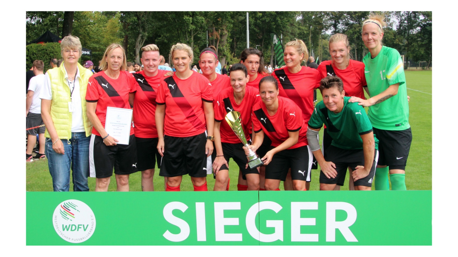 Westdeutscher Meister der Ü35-Frauen: FFC Asbach Uralt aus Essen.
