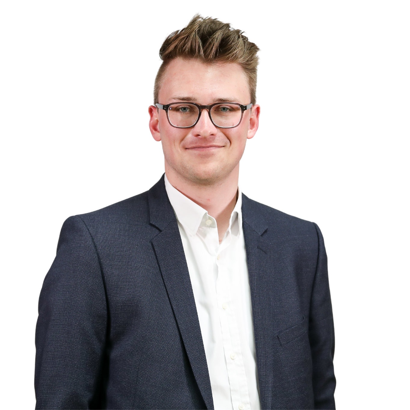 [{"clang_id":1,"value":"Mann mit braunen Haaren und Brille in blauem Anzug, weißem Hemd, vor weißem Hintergrund."}]